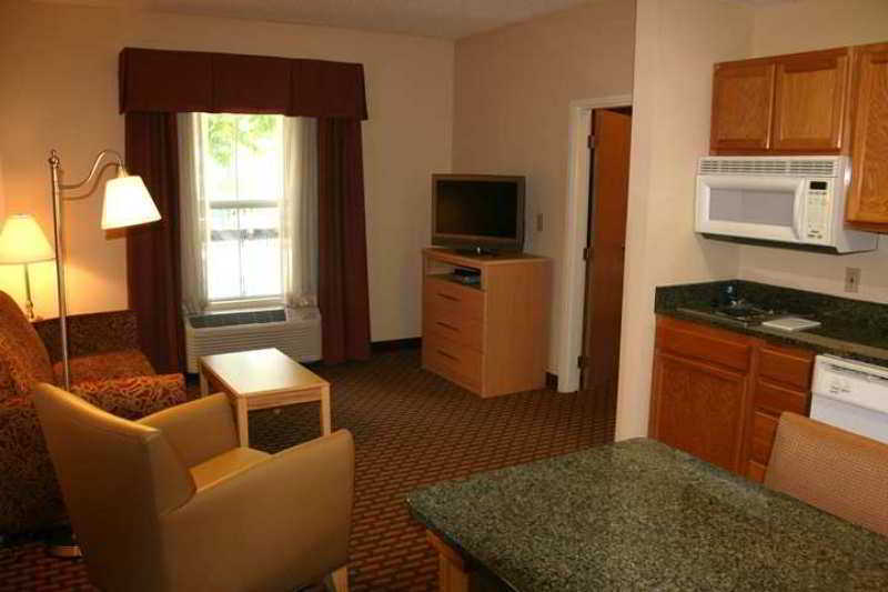 Hampton Inn & Suites Chapel Hill/Durham Quarto foto